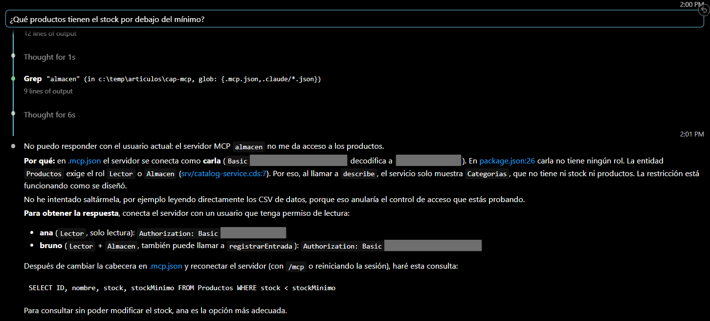 Claude Code en Visual Studio Code, conectado como carla, explica que no tiene acceso a los productos porque carla no tiene roles, con las credenciales de las cabeceras tapadas